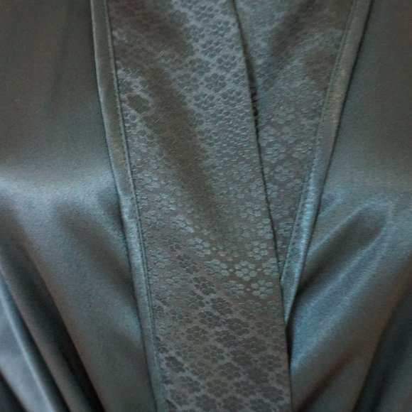 Sexy Emerald Green Victoria’s Secret Robe short - Picture 5 of 9